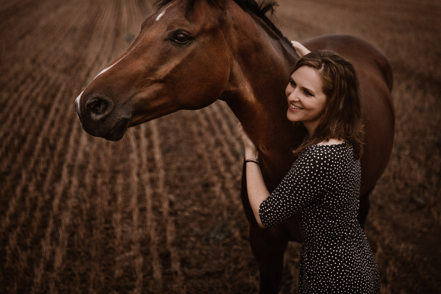 Pferdeshooting Pferdefotografin Schweiz Aargau Regenwetter Pferd und Mensch